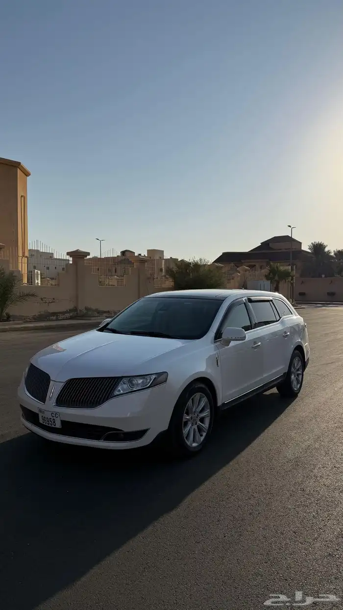لنكون MKT 2015 للبيع بحالة ممتازة لوحة دبي 5