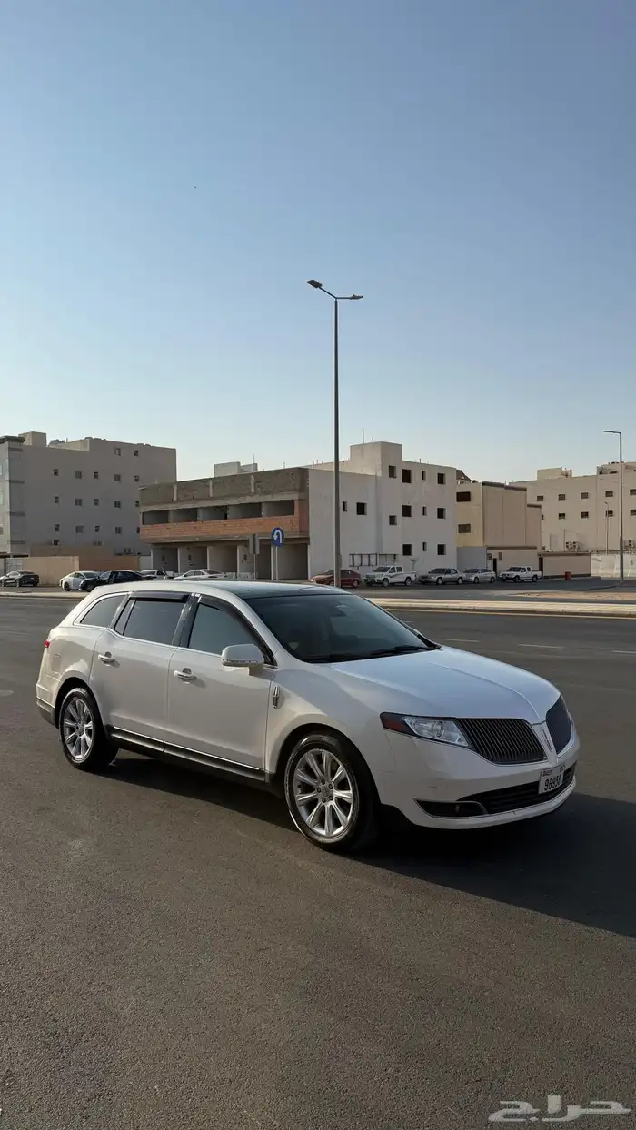 لنكون MKT 2015 للبيع بحالة ممتازة لوحة دبي 0