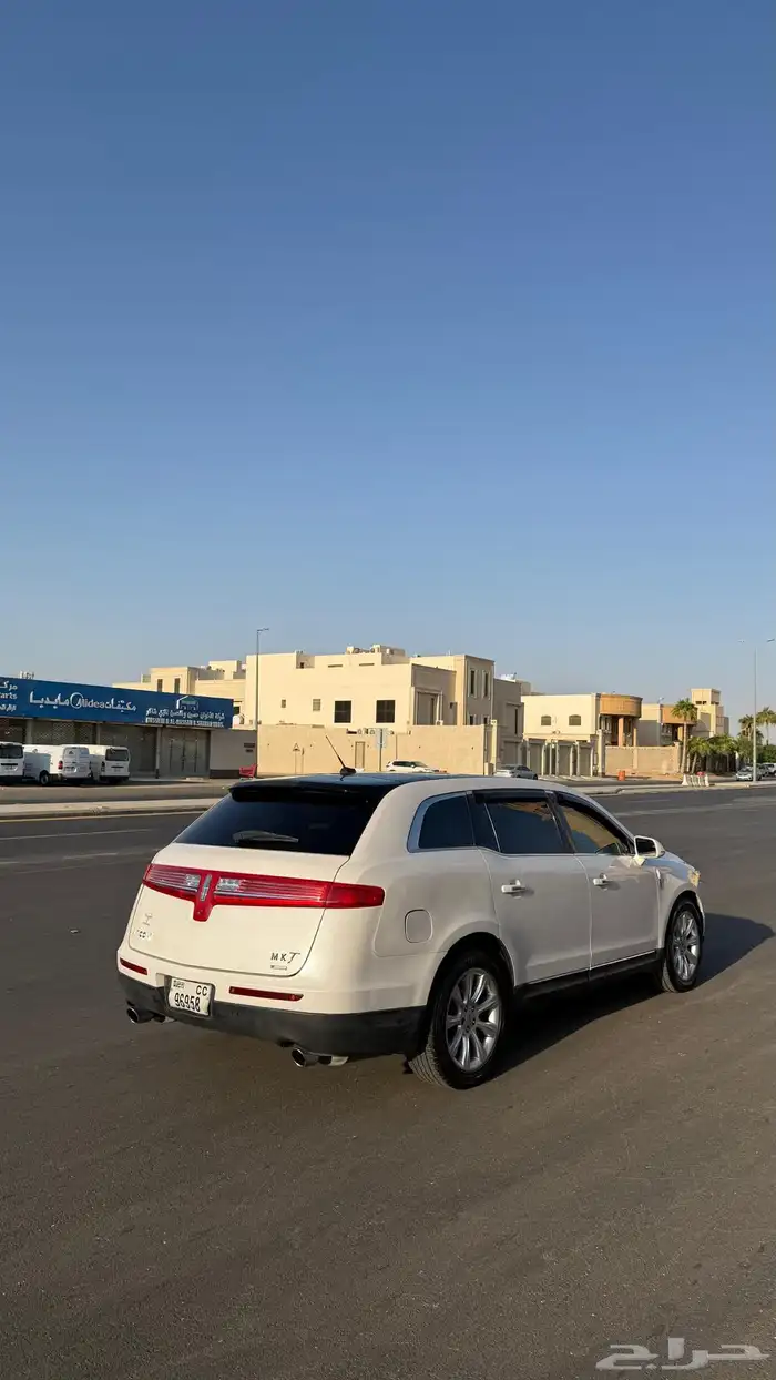 لنكون MKT 2015 للبيع بحالة ممتازة لوحة دبي 3