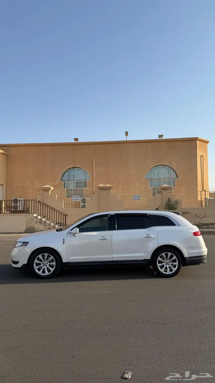 لنكون MKT 2015 للبيع بحالة ممتازة لوحة دبي 4