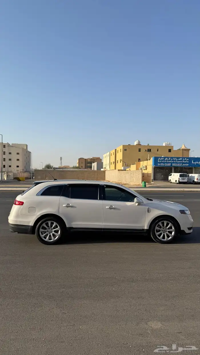 لنكون MKT 2015 للبيع بحالة ممتازة لوحة دبي 2