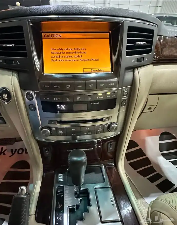 جيب لكزس LX570 موديل 2011 فل كامل 11