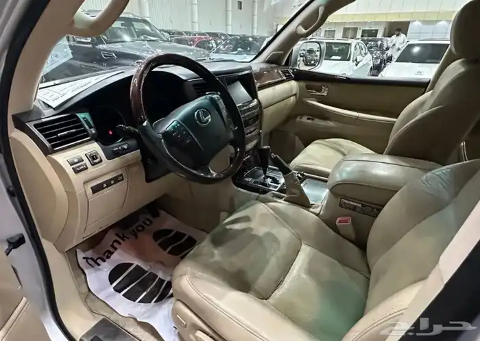 جيب لكزس LX570 موديل 2011 فل كامل 5