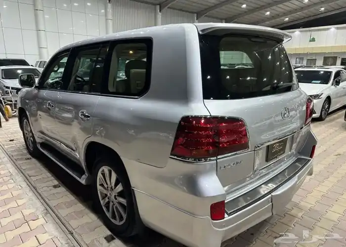 جيب لكزس LX570 موديل 2011 فل كامل 23