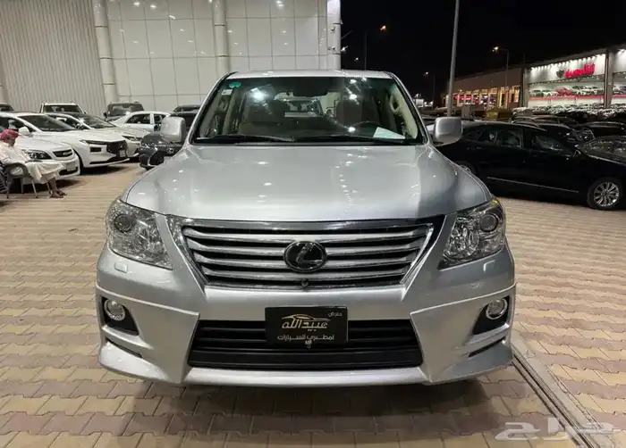 جيب لكزس LX570 موديل 2011 فل كامل 2