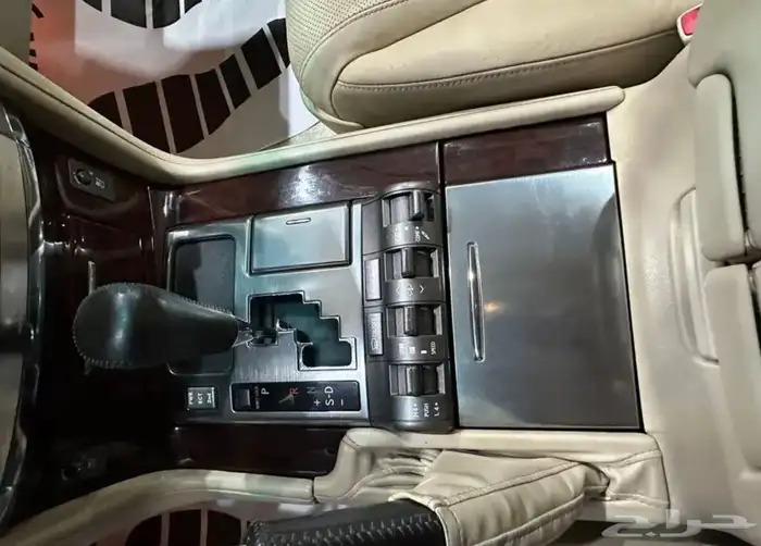 جيب لكزس LX570 موديل 2011 فل كامل 12