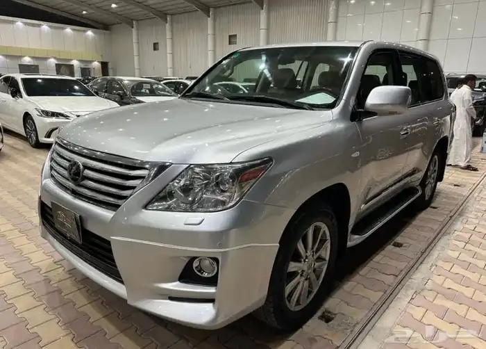 جيب لكزس LX570 موديل 2011 فل كامل 0