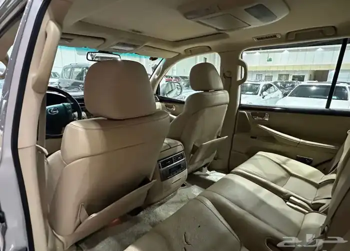 جيب لكزس LX570 موديل 2011 فل كامل 17