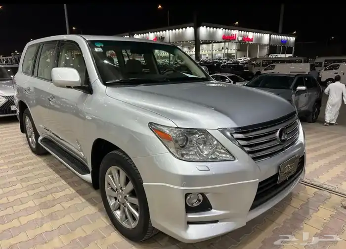 جيب لكزس LX570 موديل 2011 فل كامل 1