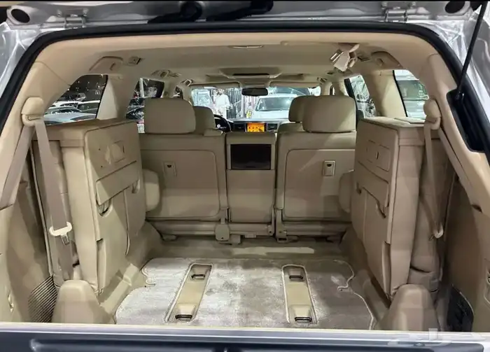 جيب لكزس LX570 موديل 2011 فل كامل 19