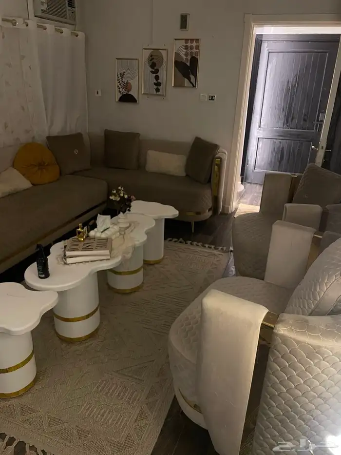 طقم كنب مع طاولات 1