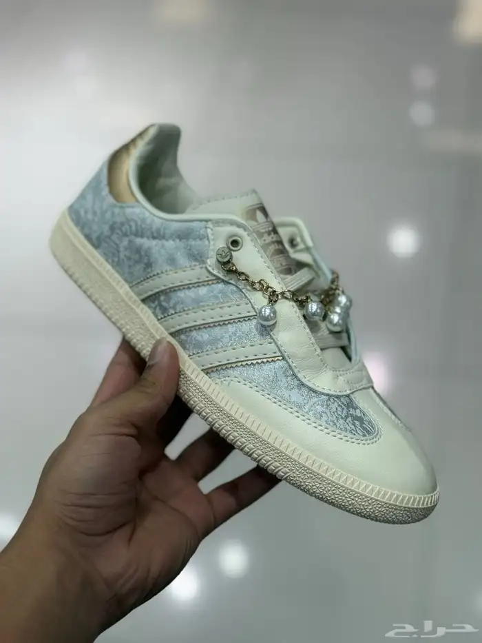 شوزات واحذيه رياضية وشنط ماستر صناعه إيطالي 12