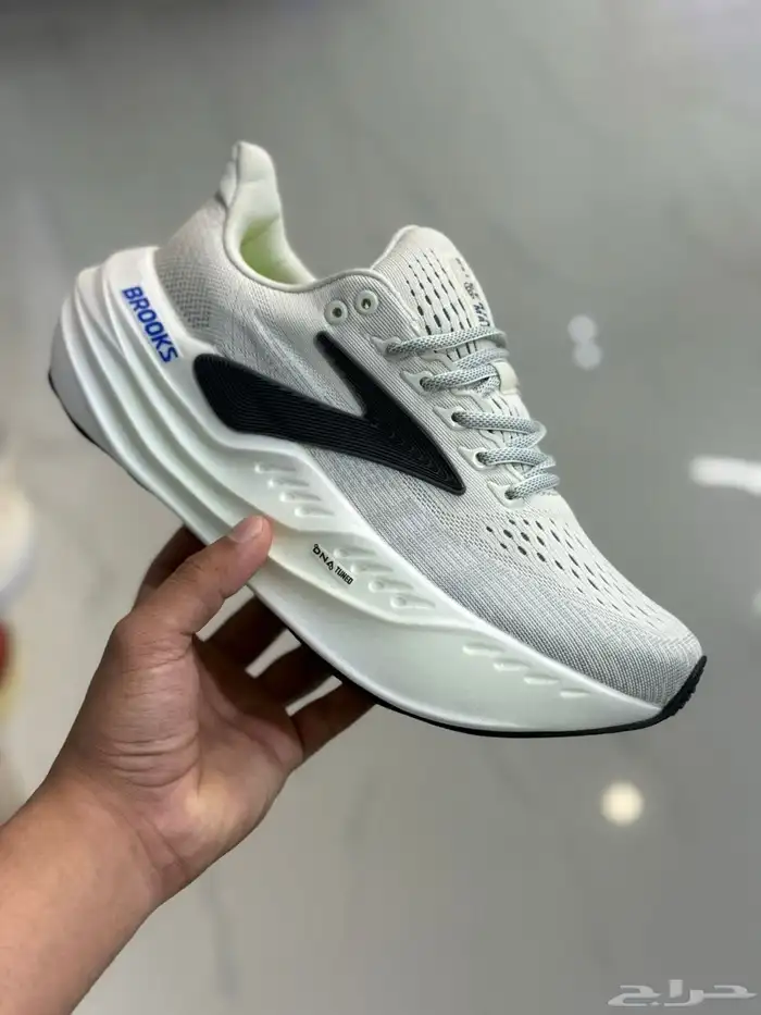 شوزات واحذيه رياضية وشنط ماستر صناعه إيطالي 8