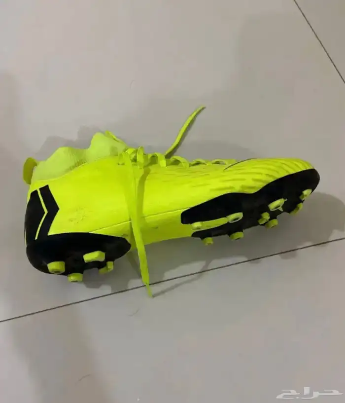 للبيع حذاء كرة قدم نايك اصلي 4