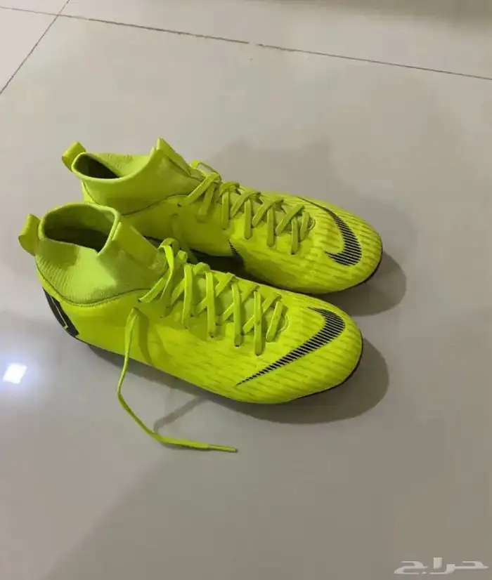 للبيع حذاء كرة قدم نايك اصلي 0