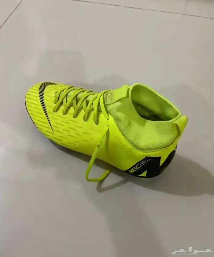 للبيع حذاء كرة قدم نايك اصلي 2