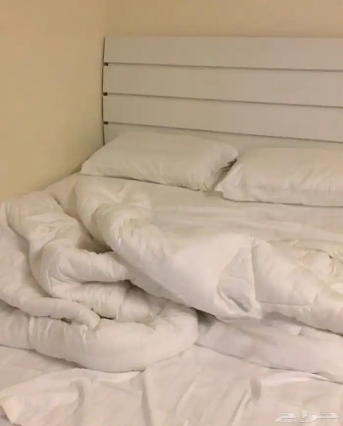 سرير نفر ونص بحاله ممتازه بدون مرتبه عدد 2 1