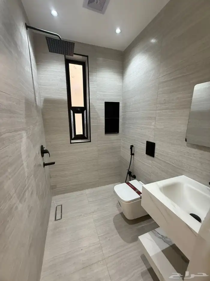 للييع شقه ارضيه حي البوادي 2