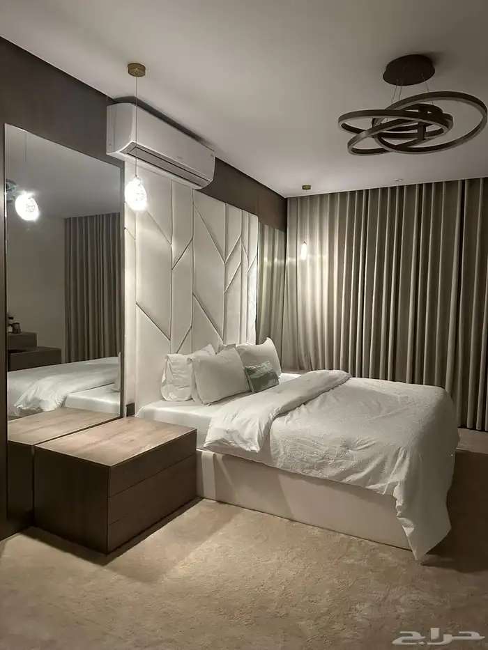 مصممة ديكور 8