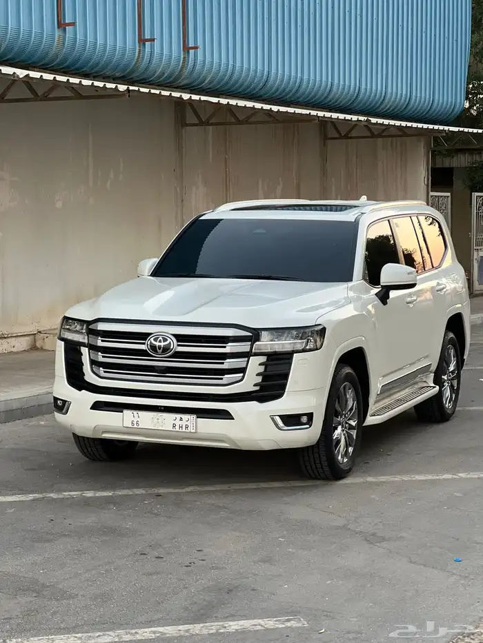 تويوتا لاندكروزر2025L3 الممشى2 الف كيلو فقط 0