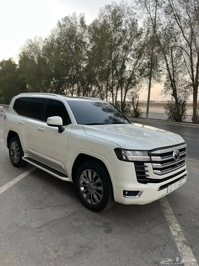 تويوتا لاندكروزر2025L3 الممشى2 الف كيلو فقط 13