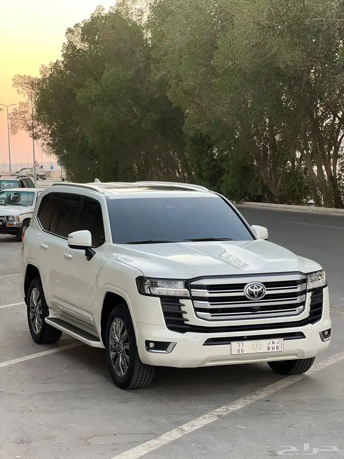 تويوتا لاندكروزر2025L3 الممشى2 الف كيلو فقط 1