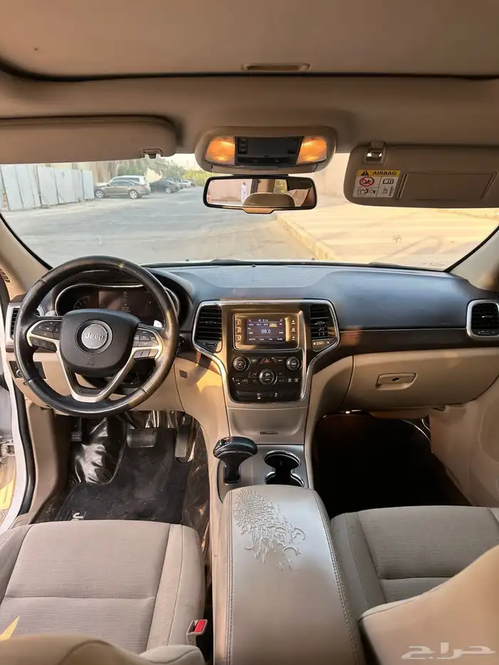 جراند شيروكي 2014 لاريدو 6 سلندر 15