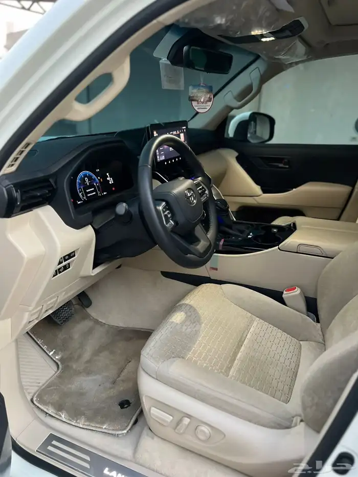 تويوتا لاندكروزر2025L3 الممشى2 الف كيلو فقط 10