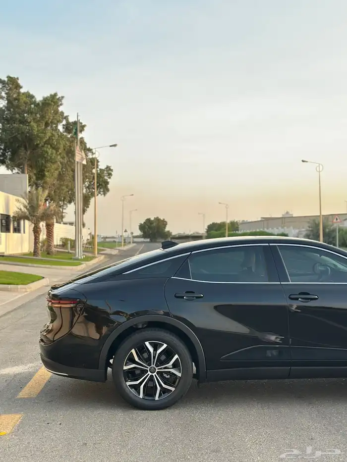 تويوتا كراون بريميوم 2025 شبه جديدة 8