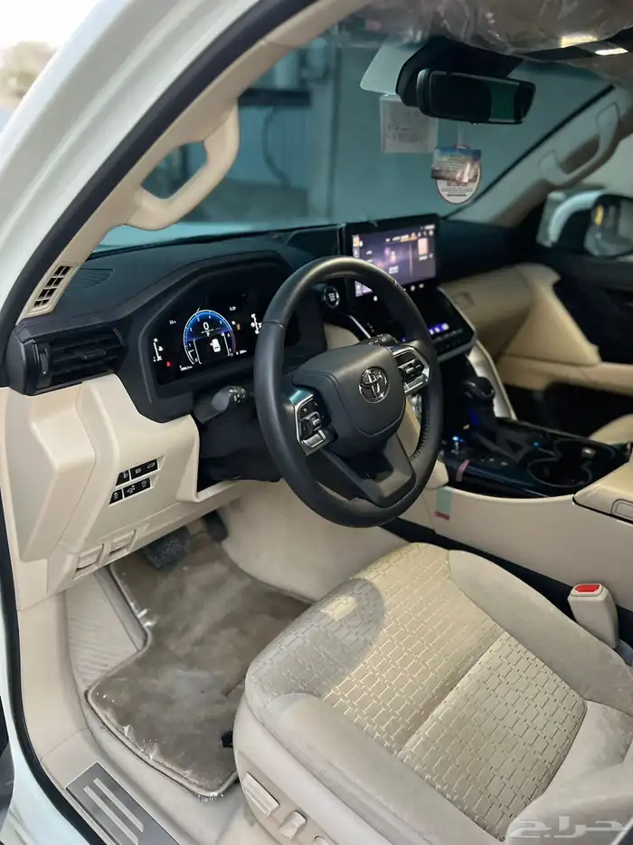 تويوتا لاندكروزر2025L3 الممشى2 الف كيلو فقط 15