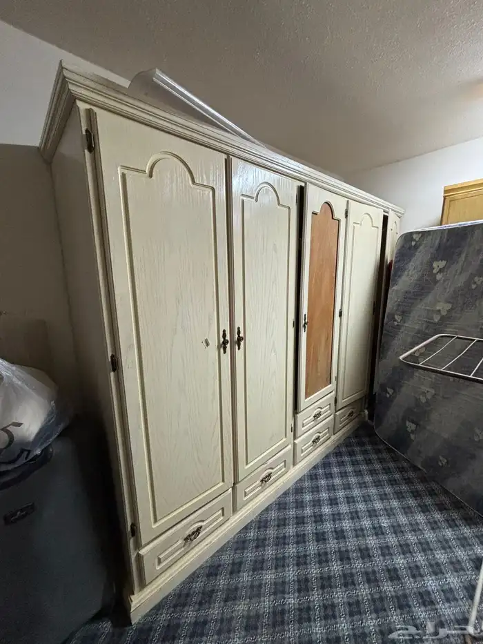 دولاب ملابس 1