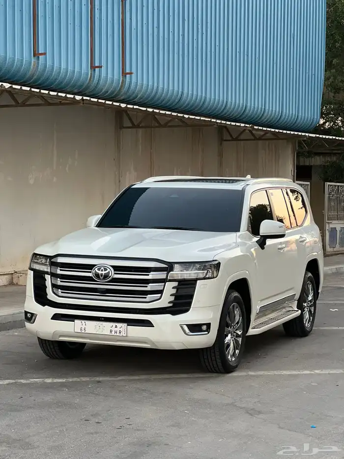 تويوتا لاندكروزر2025L3 الممشى2 الف كيلو فقط 9