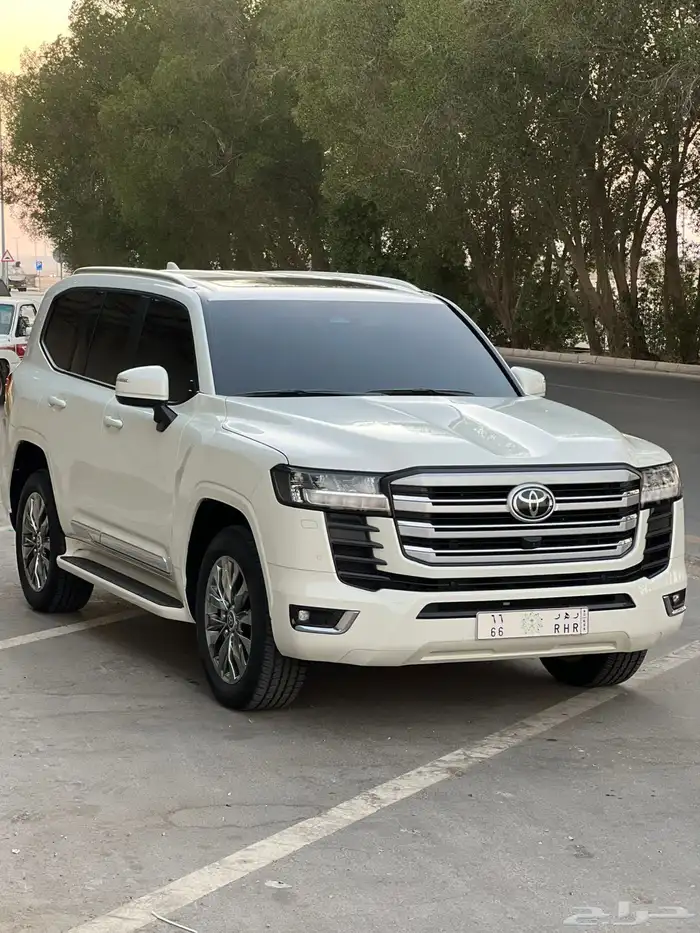 تويوتا لاندكروزر2025L3 الممشى2 الف كيلو فقط 14