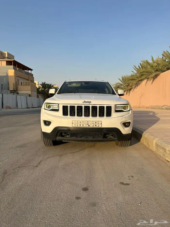 جراند شيروكي 2014 لاريدو 6 سلندر 2