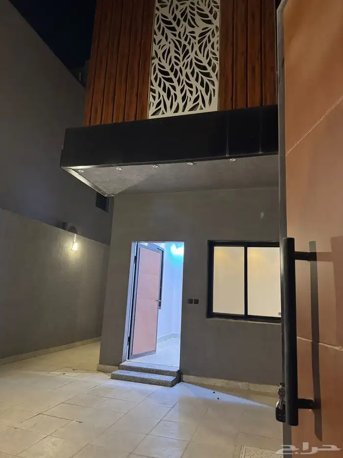 دور ارضي بمدخل سياره حي الرمال بالقرب من المطار 2