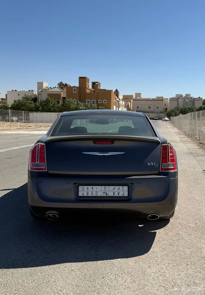 كرايزلر 300S هيمي (ممشى قليل) 2