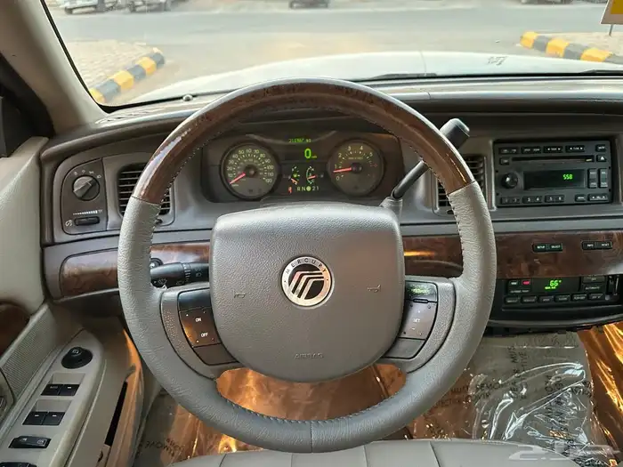 جراند ماركيز 2009 للبيع 33