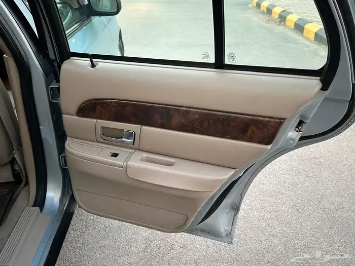 جراند ماركيز 2009 للبيع 40