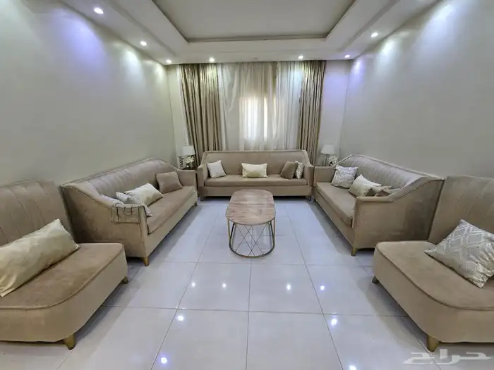 كنب مع الستارةللبيع 9اشخاص 2