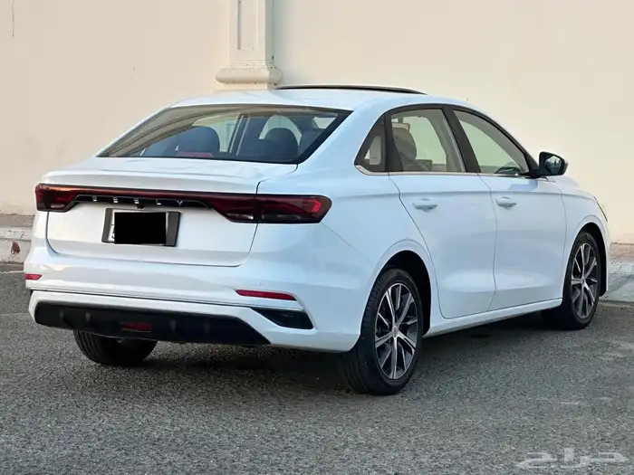 جيلي امجراند 7 فل لدينا مجوعة من 10 سيارات السعر 29000 30