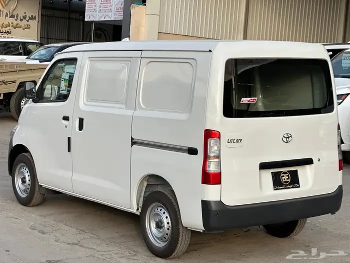 تويوتا باص 2025 لايت ايس 4