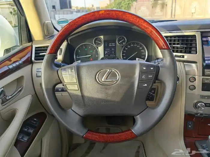 جيب لكزس 2013 570 22