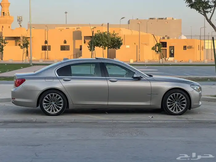 بي ام دبليو 730 9