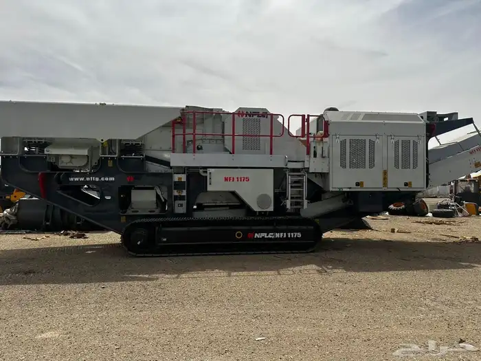 معدات واليات وشاحنات 7