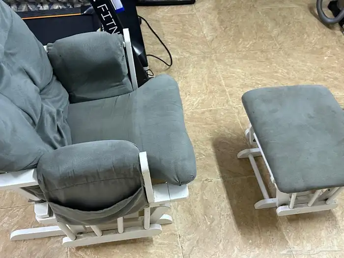 كرسي هزاز مريح مع مسند للقدم 0