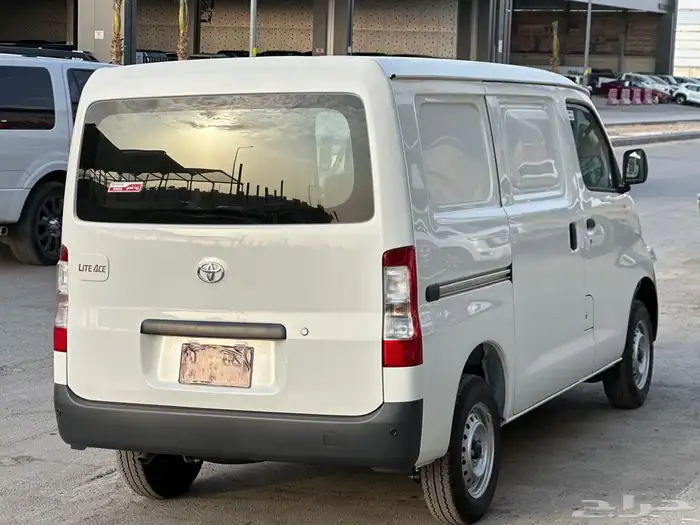 تويوتا باص 2025 لايت ايس 5