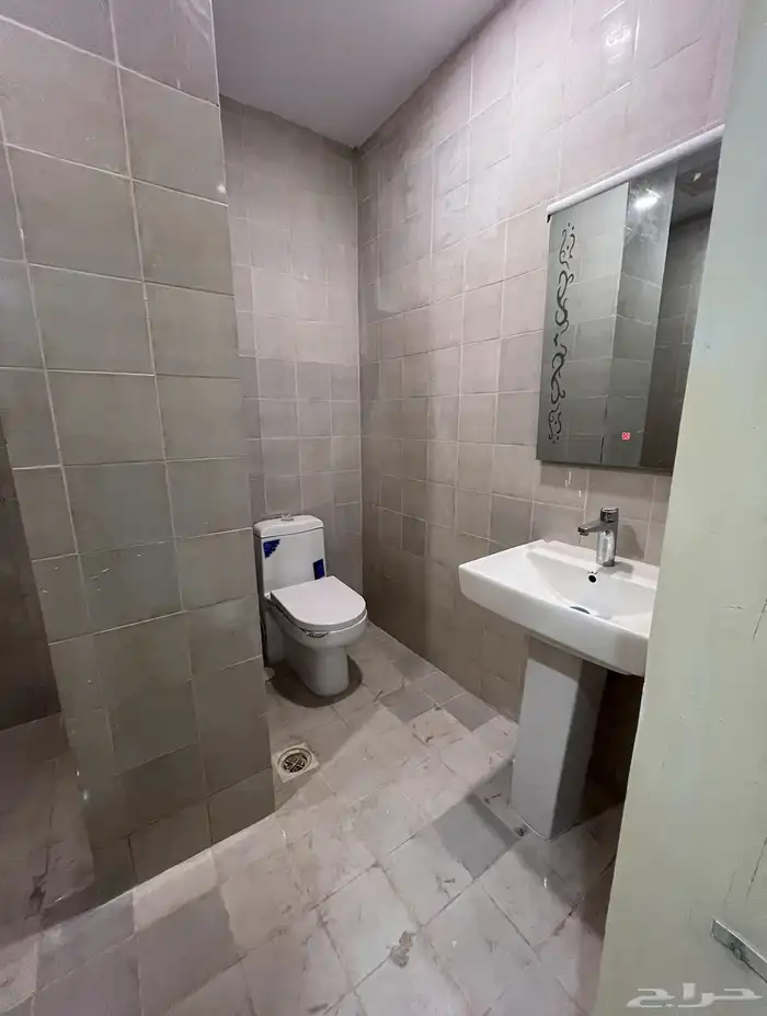 شقه غير مفروشه للعزاب ايجار شهري بشارع ساري بالمدينة المنورة 6