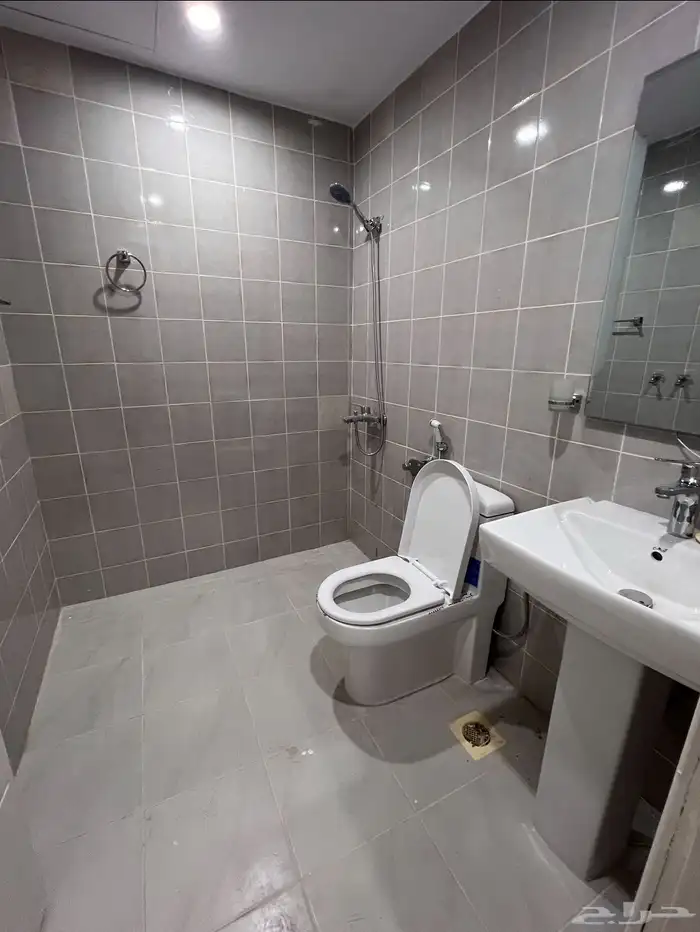 شقه غير مفروشه للعزاب ايجار شهري بشارع ساري بالمدينة المنورة 3