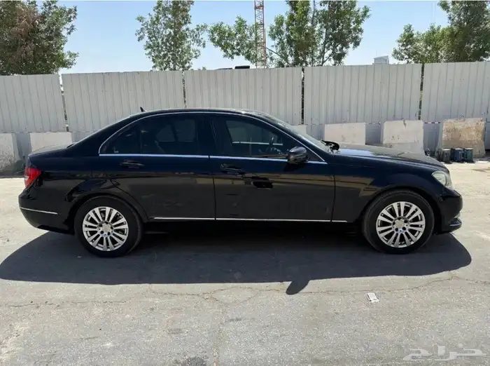 Mercedes C200 2013 164000 km 49000 SAR 3