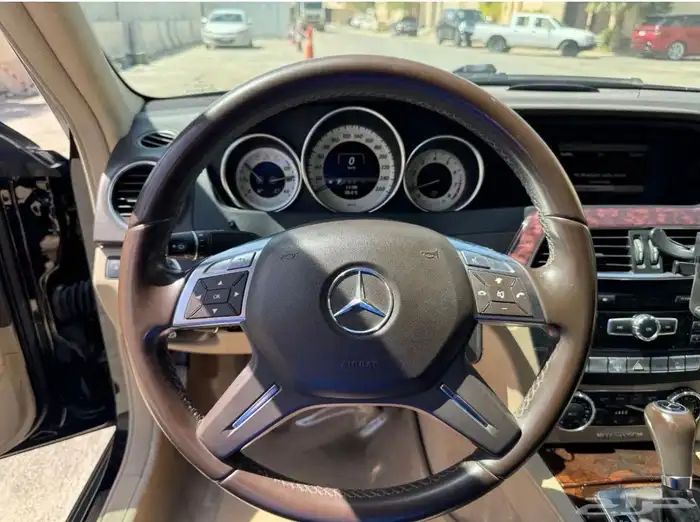 Mercedes C200 2013 164000 km 49000 SAR 10